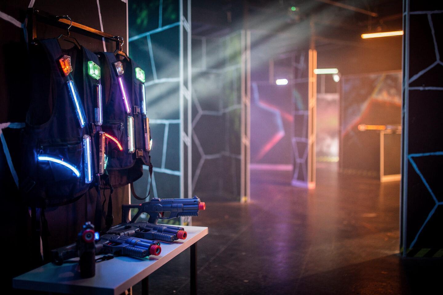 Lasertag Paintball Alternative Salach - ↗️OUTGUN Lasertag: ✓Firmenevent, Lasertag Teamevent, Junggesellenabschied, Firmenfeier